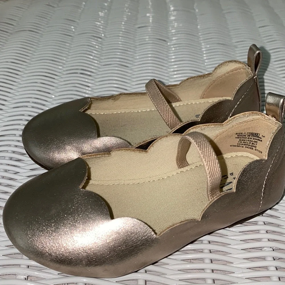 Baby Gap Girls Metallic Gold Flats size 7